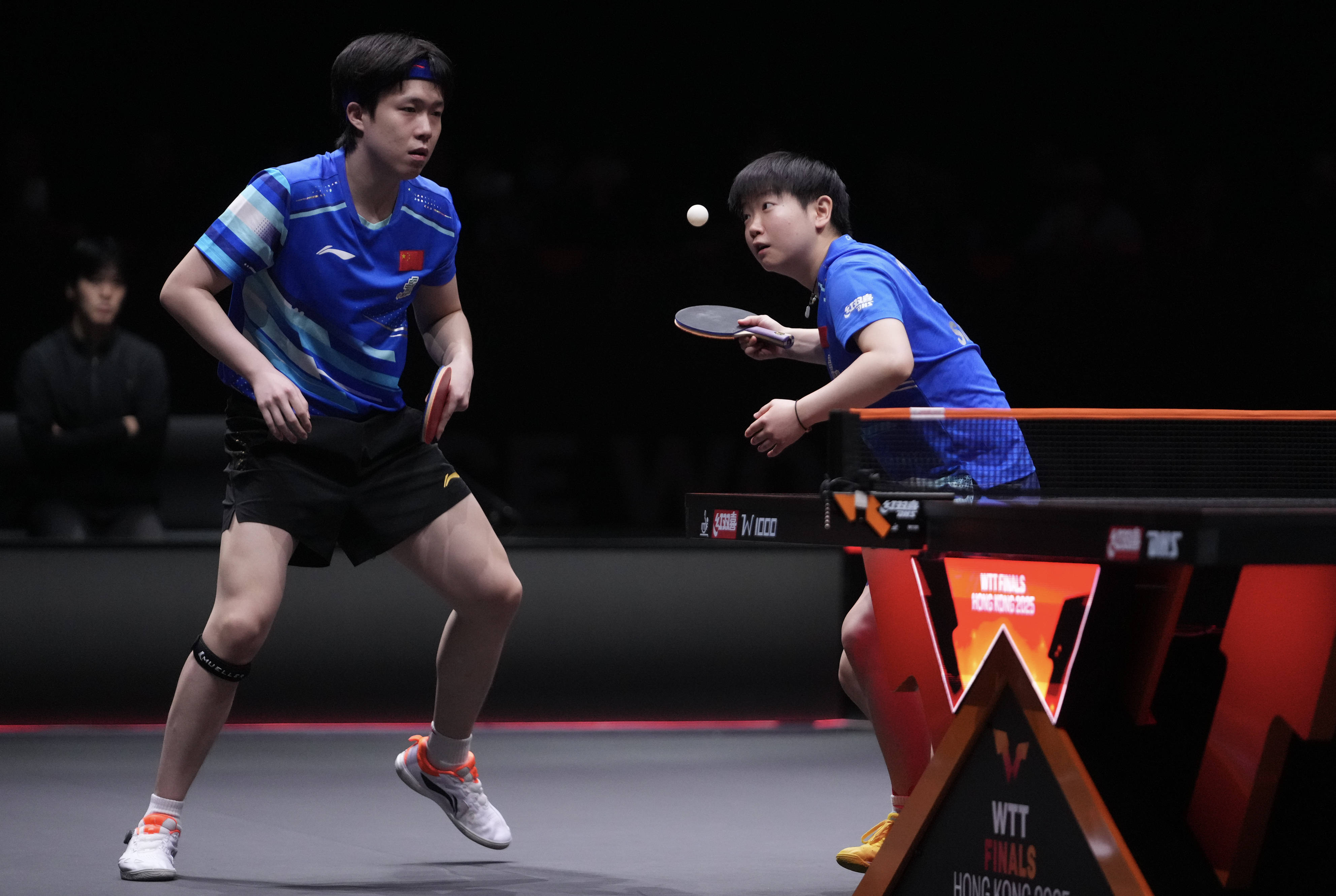 (体育)乒乓球——WTT香港总决赛:王楚钦/孙颖莎获混双亚军
